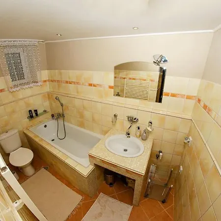 žltý Domček - švábovce * Svabovce